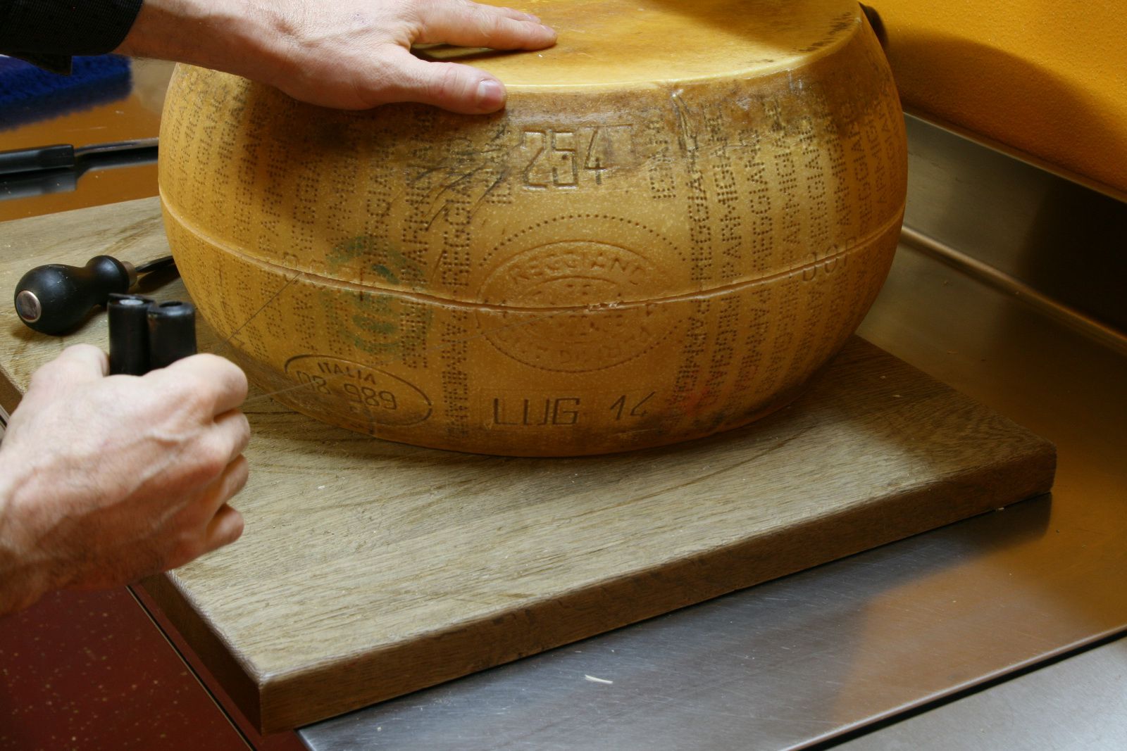 Parmesan-kaufen-bestellen-shop-Kaeseversand